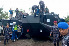 TNI AL Terjunkan Ranpur Amfibi LVT, Bongkar Pagar Laut Tangerang