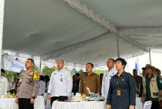 Imigrasi Tanam Bibit Kelapa di Desa Kimak