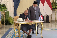 Outfit Nyentrik PM Fiji 