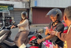 Honda Babel Bagi-Bagi Cokelat Valentine