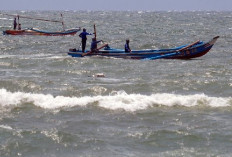 Nelayan Waspadai Ancaman Gelombang Pasang