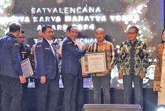 Riza Hergavid Raih Penghargaan Satyalencana Akmy Karang Taruna Nasional