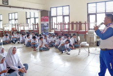 Honda Edukasi Keselamatan Berkendara di SMKN 1 Sijuk