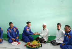 Polairud Polres Base Kunjungi Pondok Pesantren di Pesisir: Berbagi Kebahagiaan di HUT ke-74