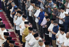 Ushallii Sunnatan Ii'iidil Fithri...