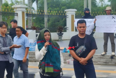 Emak-Emak Menjerit di 0 Km Pangkalpinang: Gara-gara Profesor Tuh, Ekonomi Kami Melorot