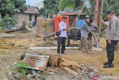 Polisi Bangka Barat Bantu Bangun Sumur Bor Warga Benteng Kota