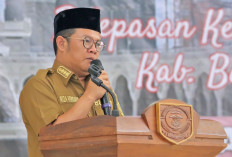 Pemkab Basel Bagikan Seragam Sekolah Gratis, Riza : Penyemangat Untuk Bersekolah