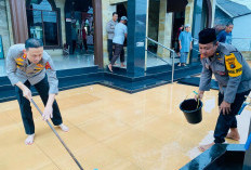 Kapolresta Ikut Bersih-bersih Masjid