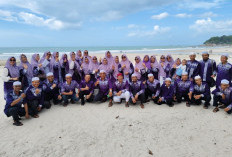 Jamaah Haji Kloter 5 Palembang Reuni Akbar di Pantai Matras