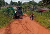 PT MAS Bantu Perbaikan Jalan Akses Desa Bukit Layang untuk Dukung Pergerakan Ekonomi Masyarakat